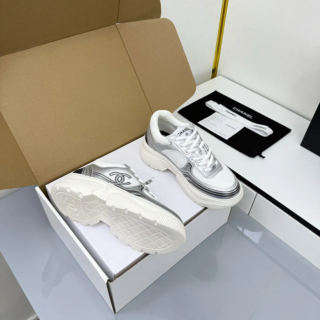 👟👟Ex-factory price 660👟👟 Chanel bread shoes ~ original calfskin panda shoes Chanel 25C latest hot style panda black and white sports shoes casual sneakers Xiaoxiang hot item classic black and white panda color coco girls must pay Fabric: original custom mixed sheepskin lining: original imported breathable mesh lining outsole: Original molded rubber + TPU combination Size: Women's 35-41 Buy now👉 Buy now👉